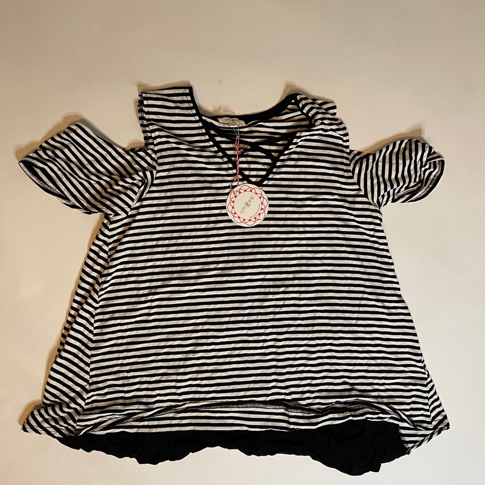 Umgee L cold shoulder blouse